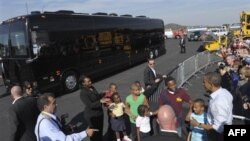 Barak Obama ikinci gündür avtobus turnesini davam etdirir