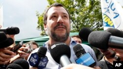 Minis Enteryè Italyen an, Matteo Salvini, ki t ap rankontre laprès nan vil Milan, ann Itali, nan dat 19 me 2018 la. (Foto: Achiv)