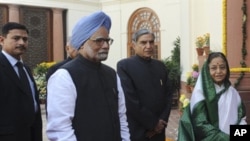 Indian Prime Minister Manmohan Singh, Indian President Prathibha Singh Patil and other ministers arrive for the parliamentary budget session in New Delhi, February 21, 2011.