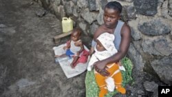 Une femme victime de viol, et ses deux enfants, abandonnée par son mari à Goma, 2012