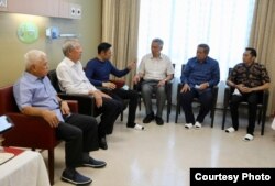 Perdana Menteri Singapura Lee Hsien Loong bersama keluarga SBY di Singapura, 15 Februari 2019. (Foto courtesy: BPN PRABOWO-SANDI)