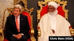 U.S. Secretary of State John Kerry, left, sits with Sultan of Sokoto Sa'adu Abubakar during a visit to the sultan's palace in Sokoto, Nigeria, Aug. 23, 2016.