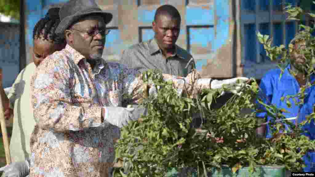 Tanzania’s new President John Magufuli led the nation Wednesday Dec 09 in marking the 54th anniversary of the independence of Tanganyika with a nation-wide cleaning exercise.