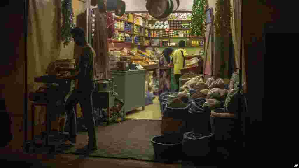 دارالحکومت رباط میں خشک میوہ جات کی دکانوں پر خریداری بڑھ جاتی ہے۔ عاشورہ کے دن سب سے زیادہ ڈرائی فروٹ کھائے اور کھلائے جاتے ہیں
