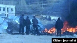 当地民众提供照片显示青海当局在藏区焚毁从民间收缴的卫星接收器。（2012年1月9日）