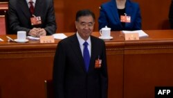 만장일치로 중국 인민정치협상회의(정협) 주석으로 선출된 왕양 전 공산당 정치국 상무위원이 지난 8일 베이징 인민대회당에서 열린 제2차 전체회의에 참석하고 있다. 