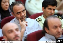 وقايع روز: کيهان می نويسد که رسيدگی قضايی به شکايت ١٠٠ نماينده مجلس از موسوی آغاز شده است