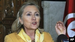 US Secretary of State Hillary Rodham Clinton said during a press conference in Tunis that a UN no-fly zone over Libya would require the bombing of targets to take out the threat posed by Moammar Gadhafi's regime, March, 17, 2011 (file photo)