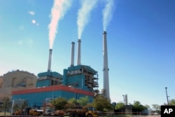 몬태나주 콜스트립의 화력발전소에서 가스가 분출되고 있다.