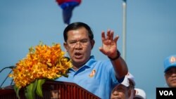 Cambodian Prime Minister Hun Sen, who's ruled Cambodia for three decades, gives speech to supporters in Phnom Penh, June 02, 2017.