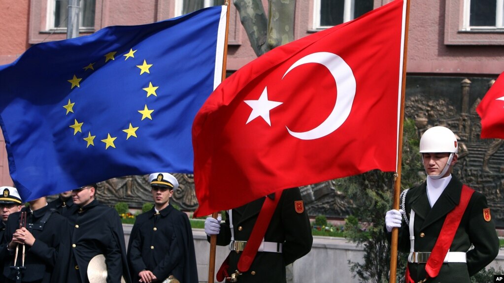 Turqia kritikohet ashpër në raportin e Komisionit Europian