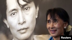 Aung San Suu Kyi memberikan sambutan hadiah Nobel Perdamaian yang tertunda 21 tahun di Oslo, Norwegia (16/6).