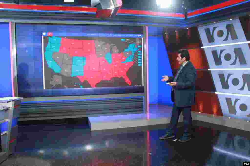 VOA Persian's Arash Sigarchi in studio.