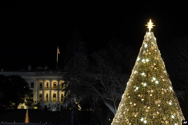 El Árbol Nacional de Navidad fue iluminado en Washington el jueves, 5 de diciembre de 2019 por el presidente Donald Trump y la primera dama Melania Trump.