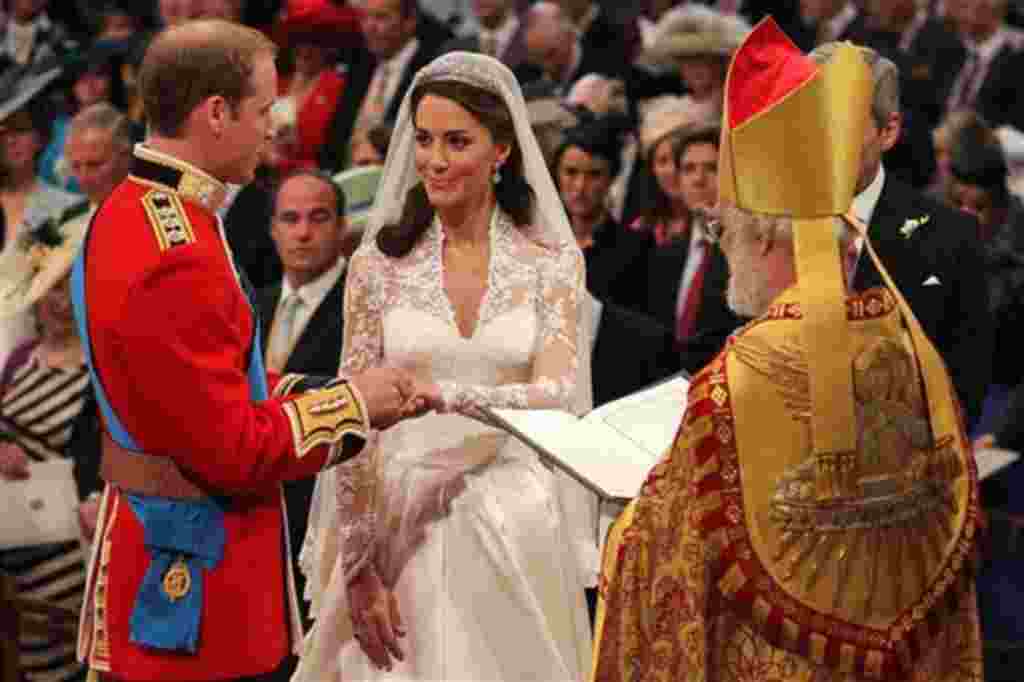 Britain's Prince William and Kate Middleton exchange rings in front of the Archbishop of Canterbury at Westminster Abbey, London, Friday April 29, 2011. (AP Photo/Dominic Lipinski, Pool)