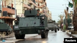 Lebanese Army soldiers patrol the Sunni Muslim Bab al-Tebbaneh neighborhood in Tripoli, northern Lebanon, December 7, 2012.