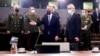 El secretario general de la OTAN, Jens Stoltenberg, centro, y el viceministro de Relaciones Exteriores de Rusia, Alexander Grushko, cuarto a la derecha, llegan al Consejo OTAN-Rusia en la sede de la OTAN en Bruselas, el 12 de enero de 2022. 