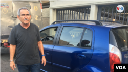 Simón Pirela, exchavista, de 60 años, está desesperanzado de la política contemporánea. (Foto: Gustavo Ocando Alex)