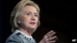 Hillary Clinton mengaku “bangga” dengan pencapaiannya sebagai Menlu AS dalam buku baru berjudul “Hard Choices” (foto: dok).
