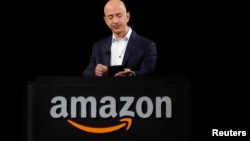 Tỉ phú Jeff Bezos, người sáng lập và chủ nhân của công ty mua hàng trực tuyến Amazon.com, là chủ nhân mới của báo The Washington Post