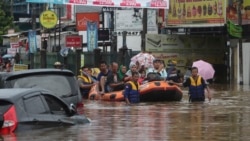 Indonesian rescue team evacuate residents from their flooded house at Jatibening on the outskirt of Jakarta, Indonesia, Wednesday, Jan. 1, 2020. (AP Photo/Achmad Ibrahim)