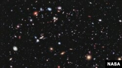 나사가 지난 10년간 허블 우주망원경으로 촬영한 은하계 사진들과 자료를 조합해 만든 사진.