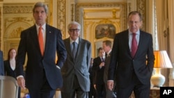 US Secretary of State John Kerry, left, walks with Russia's Foreign Minister Sergey Lavrov, right, and U.N-Arab League envoy for Syria Lakhdar Brahimi, center, before the start of their joint news at the US Ambassador's residence in Paris, France, Jan. 13, 2014.
