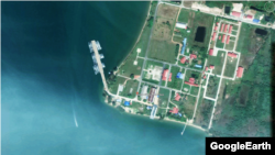 云朗海军基地是柬埔寨皇家海军在柬埔寨西哈努克省泰国湾沿岸运营的设施。