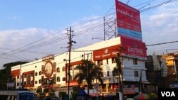 印度的西里古里市是连接印度东北部与印度本部的咽喉要地。（美国之音朱诺拍摄，2016年10月24日） 