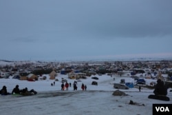 Thousands of people have camped on tribal land in protest of the Dakota Access oil pipeline (E. Sarai/VOA)