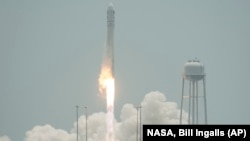 La fusée Antares, décollant avec le module Cygnus du centre spatial de la NASA à Wallops Island, en Virginie (Photo NASA)