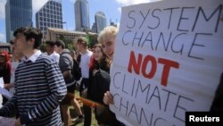 Miles de estudiantes salieron a las calles de ciudades de Australia el viernes 20 de septiembre de 2019, en el inicio de una jornada mundial de protesta contra el cambio climático.