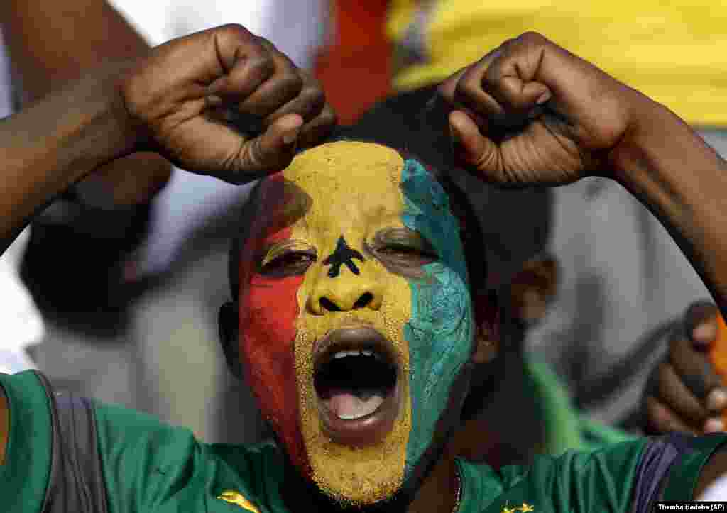 A Senegal football fan gestures during the match between Ghana and Senegal at the Africa Cup of Nations in Equatorial Guinea, Monday, Jan. 19, 2015. (AP)