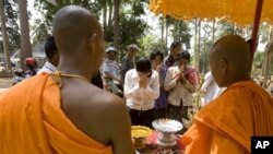 Loun Savath, who comes from Siem Reap’s Chikreng district, had been supporting villagers there in a long-running land dispute. 