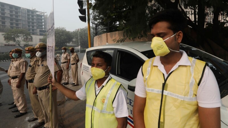 India’s Capital Restricts Car Use to Improve Air Quality