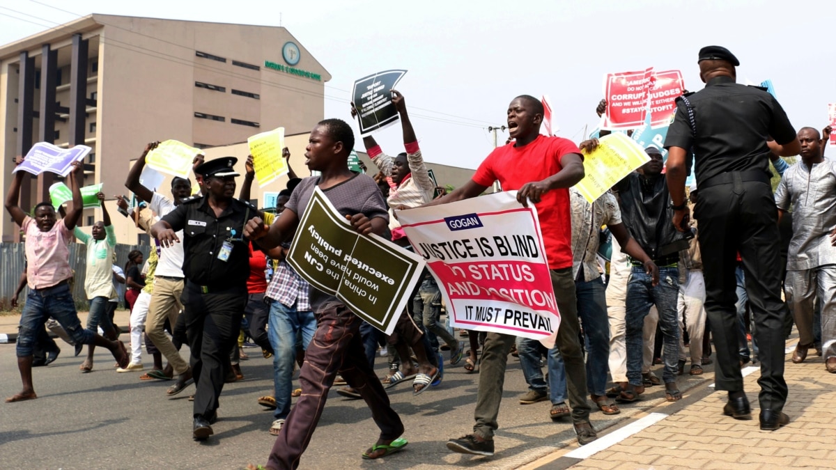 Nigeria Adjourns Trial of Top Judge Suspended by President