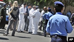 Yemeni security forces and forensics personnel attend the scene where an attack took place on a convoy carrying a senior British diplomat in Sana'a, Yemen, 06 Oct. 2010
