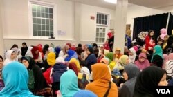 Anak-anak tengah mengikuti program Ramadhan di IMAAM Center untuk belajar mengaji, tauhid dan fikih selama bulan Ramadhan. (VOA/Eva M.)