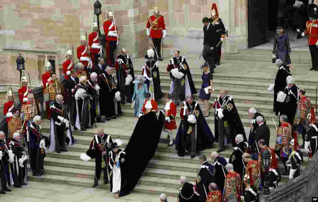 Britain&#39;s Queen Elizabeth II and members of the Royal Family leave St George&#39;s Chapel after attending the annual Garter Ceremony at Windsor Castle, England. 