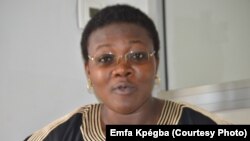 Emefa Kpégba, l’auteure d'une lettre ouverte au président togolais Faure Gnassingbé à laquelle le gouvernement a répondu par la détaxe des matériels d'informatiques, Lomé, Togo. (VOA/Kayi Lawson)