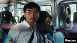 Aktivis pro-demokrasi Joshua Wong tiba di pengadilan di Hong Kong, 30 Agustus 2019. 