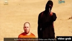 Militant group Islamic State releases video it says shows the execution of US reporter Steven Sotloff.