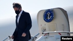 El secretario de Estado de EE. UU., Antony Blinken, llega a la Base de la Fuerza Aérea de Ramstein, en Alemania, el 8 de septiembre de 2021.