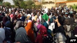 سوڈان کے شہر خرطوم میں حکومت مخالف مظاہرہ۔ فروری 2019