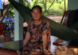 Nget Srey sit at her home as she talks to VOA Khmer in Prey Nub district of Preah Sihanouk province, on October 5, 2021. (Sun Narin/VOA Khmer)