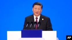 시진핑 중국 국가주석이 5일 상하이에서 열린 제1회 중국 '국제수입박람회' 개막식에서 기조연설하고 있다.