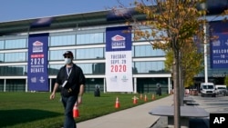 Prva debata republikanskog predsednika Donalda Trampa i demokrate Džoa Bajdena održava se u utorak uveče u Klivlendu u Ohaju, na univerzitetu Kejs Vestern Rizerv.