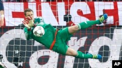 Le gardien du Bayern, Manuel Neuer, lors de la demi-finale de la Ligue des Champions contre l'Atletico de Madrid à Munich le 3 mai 2016.