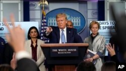 Presiden Trump dalam konferensi pers terkait merebaknya virus corona di Gedung Putih, Washington, D.C., 16 Maret 2020. 