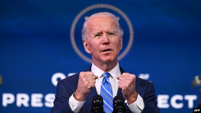 Tổng Thống tân cử Joe Biden loan báo kế hoạch kích thích kinh tế và kiềm chế đại dịch tại Hí viện Queen ở Wilmington, bang Delaware, Hoa Kỳ, ngày 14/1/2021. (Photo by JIM WATSON / AFP)